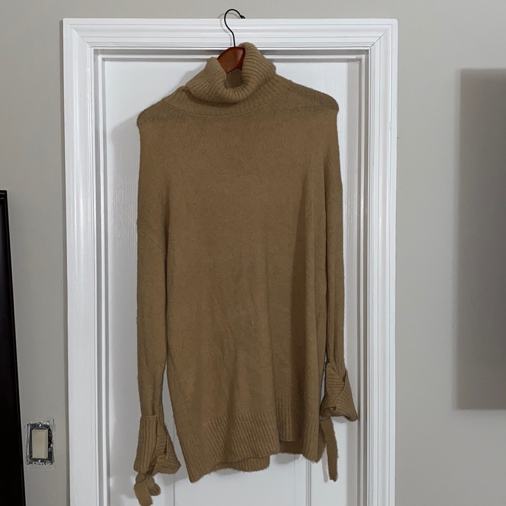 NWOT AVANTLOOK turtneck sweater